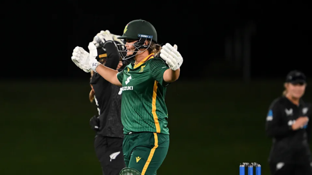 Reyneke achieves rare feat with last-ball six on debut