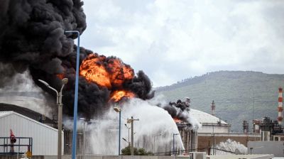 Giant oil tanker off Dubai hit by Iranian strike