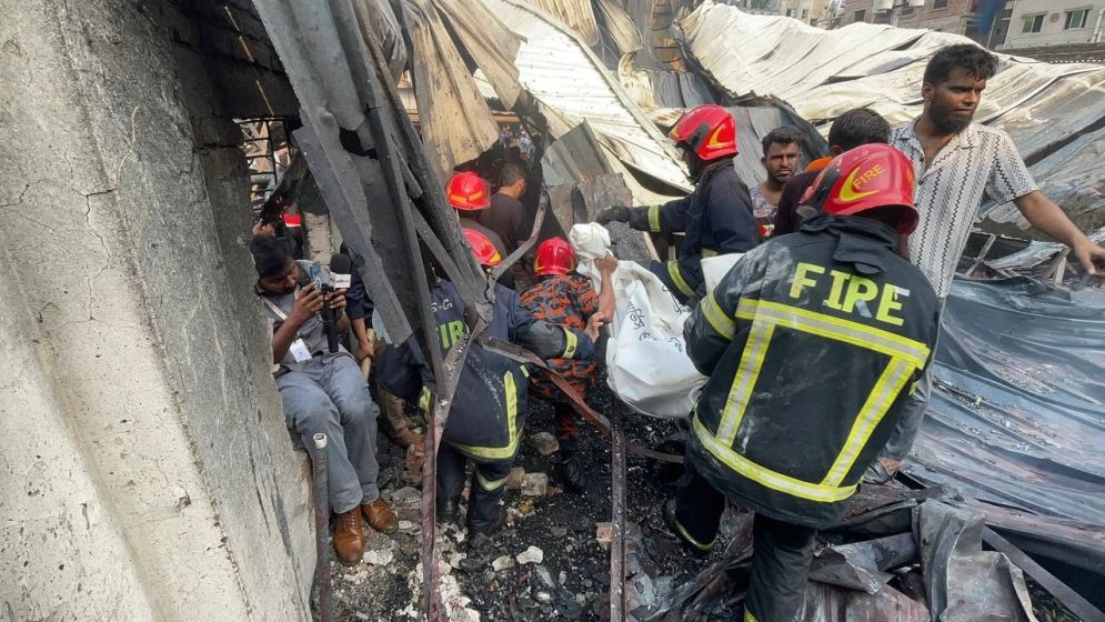 5 die after gas lighter factory catches fire in Keraniganj