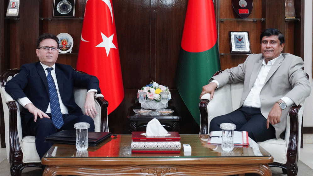 Turkish envoy, PM's adviser focus on defence ties