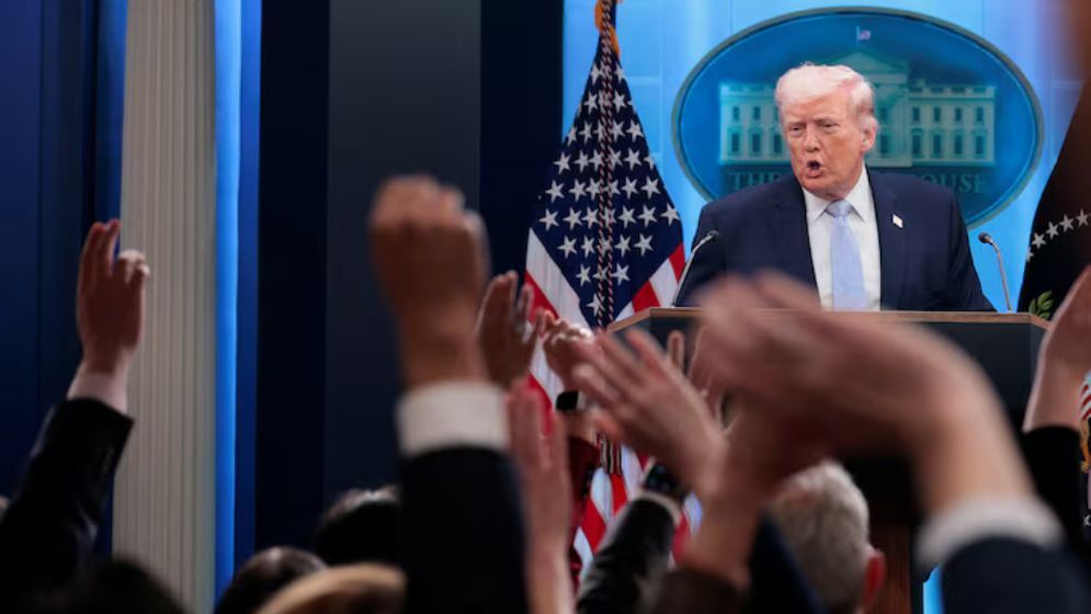 Trump threatens jail for reporter who revealed Iran airman rescue