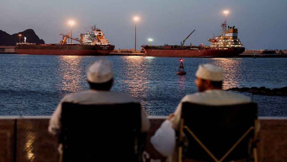 Oil prices climb as Hormuz stays shut ahead of Trump deadline