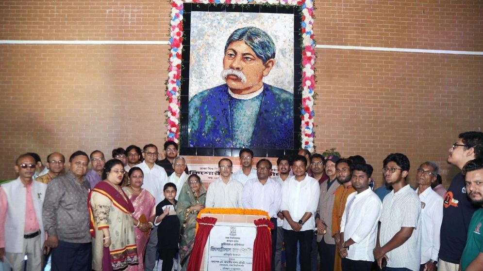 DU unveils portrait of Jagannath Hall landowner