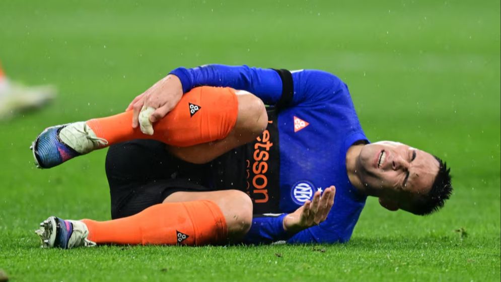 Inter forward Martinez suffers muscle strain days after return