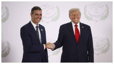 Trump turmoil sees Spain's Sanchez emerge as progressive star