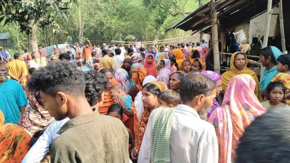 Four members of a family found throats slit in Naogaon