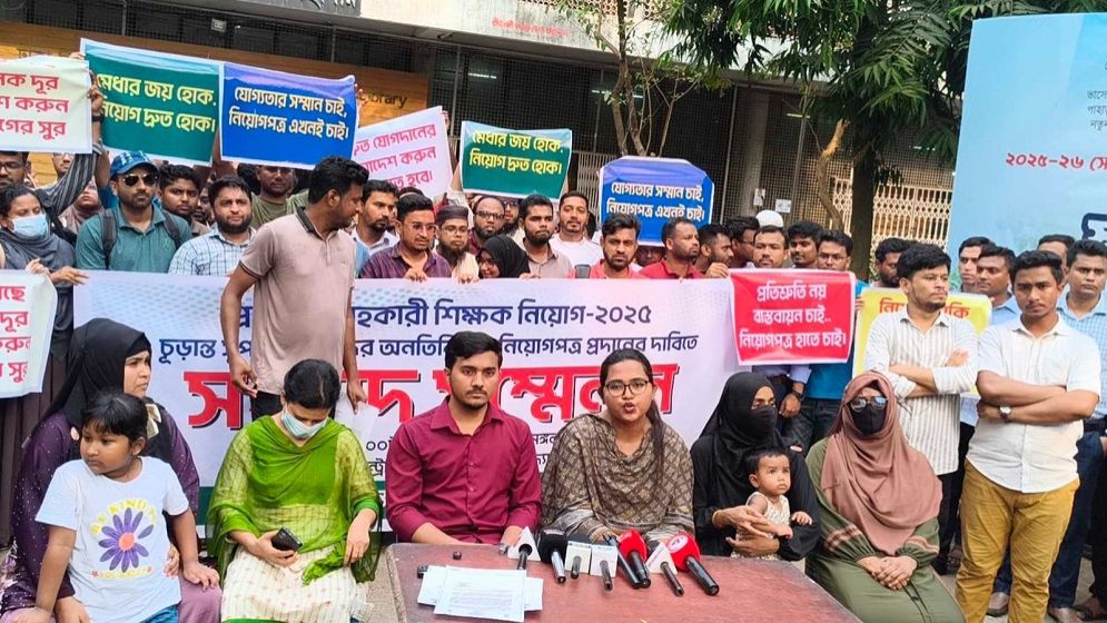 Primary assistant teacher candidates demand swift recruitment and posting