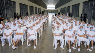 El Salvador holds mass trial for 486 alleged gang members