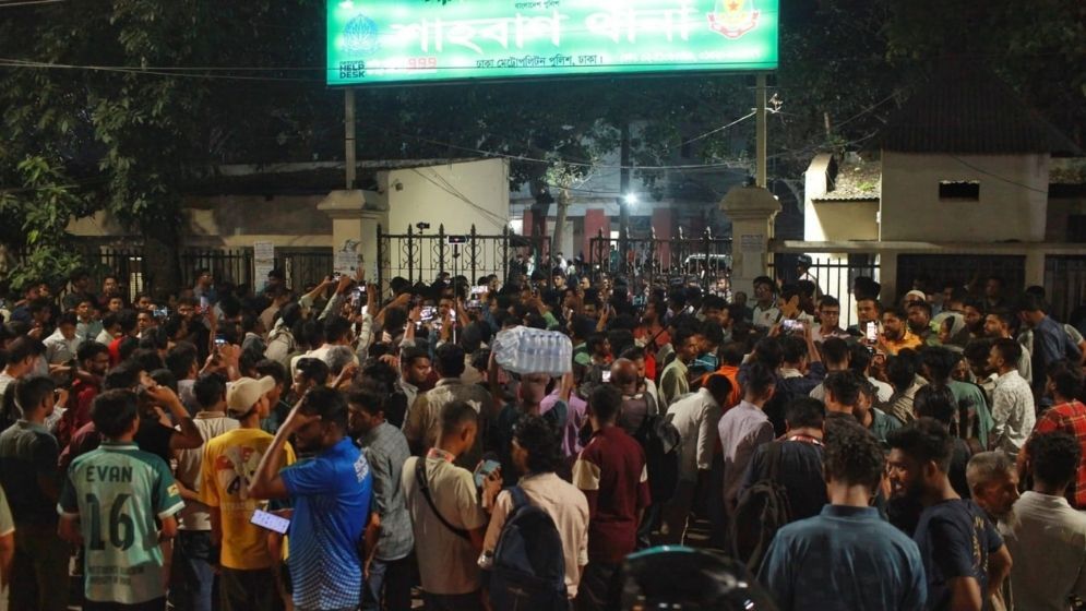 Chhatra Dal, Shibir clash at Shahbagh