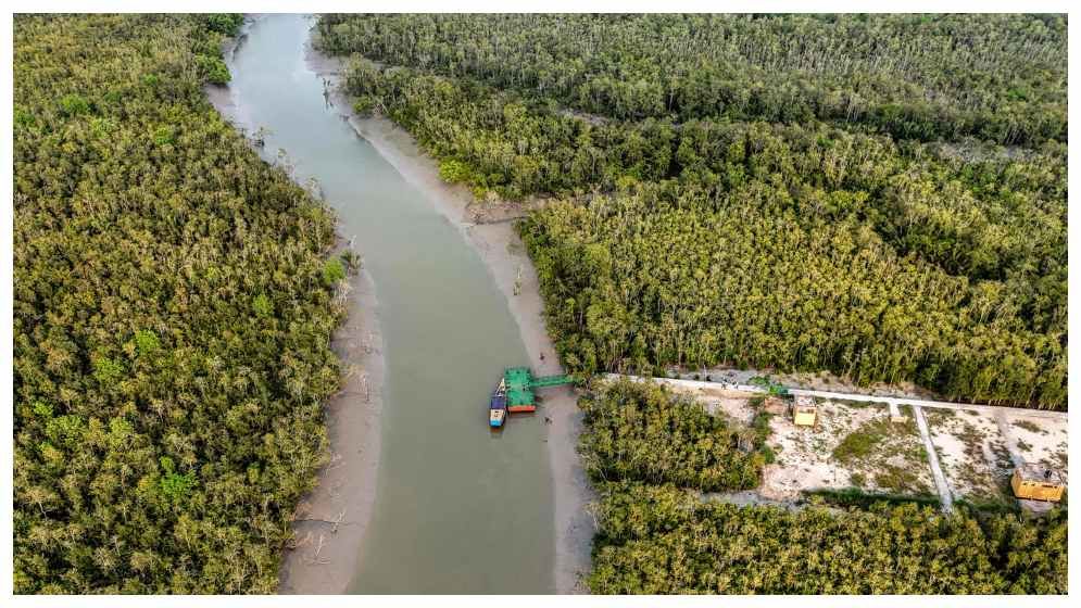Pirate gangs prowl Bangladesh's Sundarbans forest