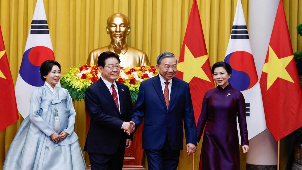 Vietnam, South Korea sign deals on tech, nuclear power