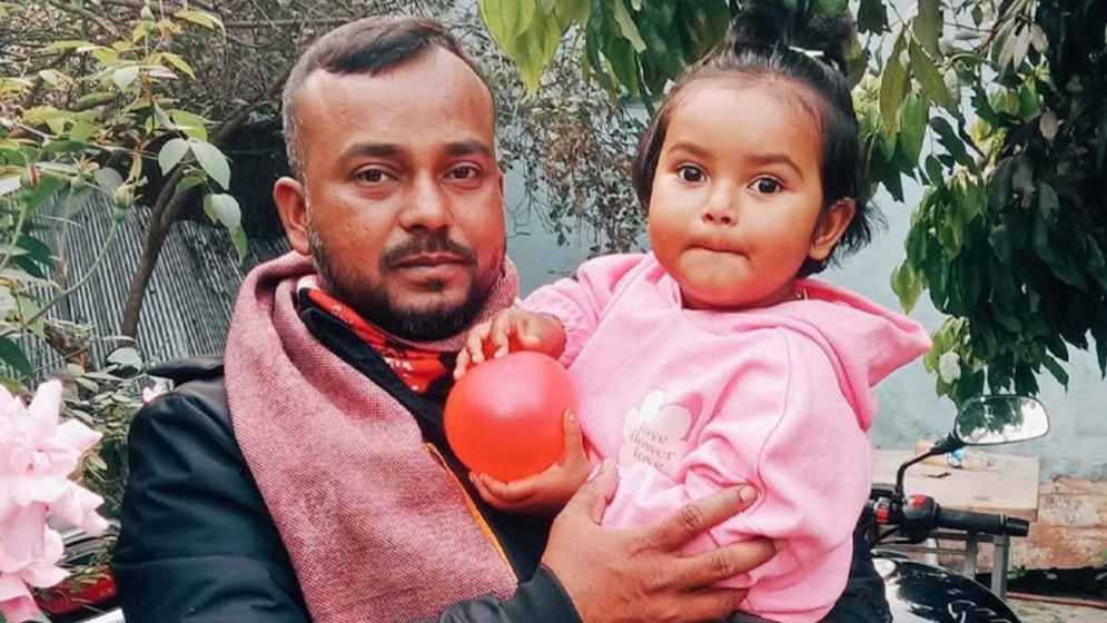 Father killed in lightning strike, daughter miraculously survives