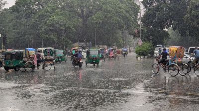 Heavy showers hit Dhaka, disrupt busy morning