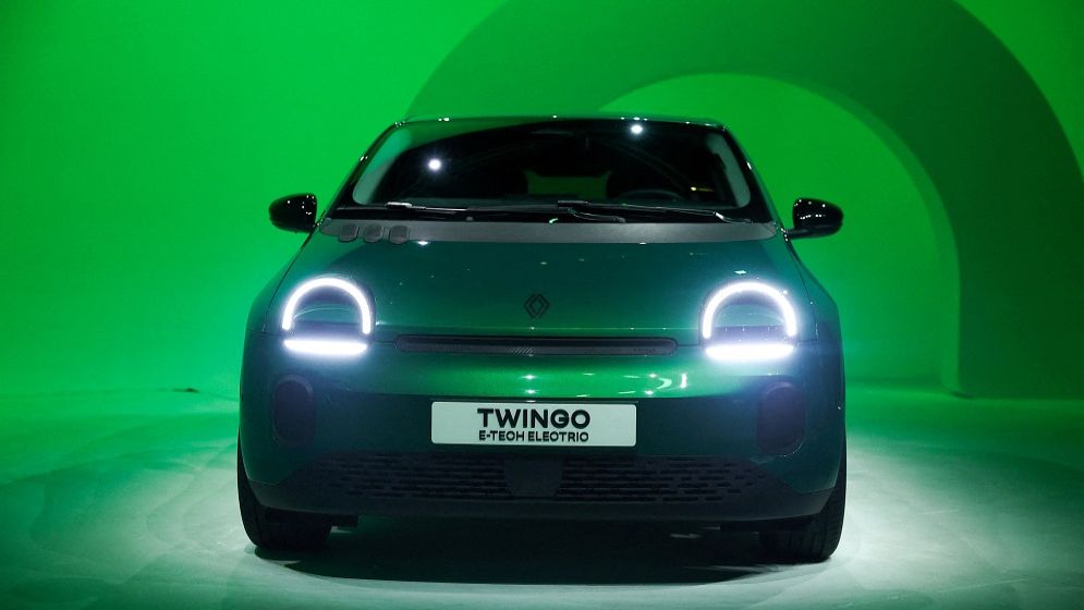 Trump says he will raise tariff on autos from European Union to 25%