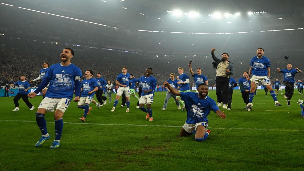 Schalke return to Bundesliga after three-year absence