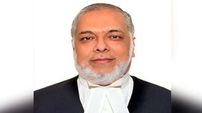Chief Justice urges DCs to work with honesty, integrity