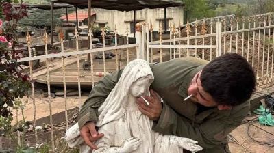 Israeli soldier desecrating Virgin Mary statue in Lebanon