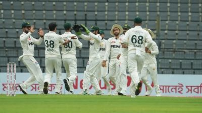 Bangladesh reach lunch at 101/3 after Abbas strikes twice on Tanzid's debut day