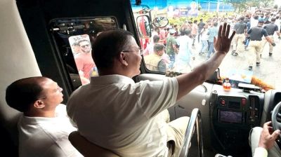 PM joins roadside rally in Cumilla en route to Chandpur