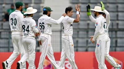 Pakistan eye 400-plus