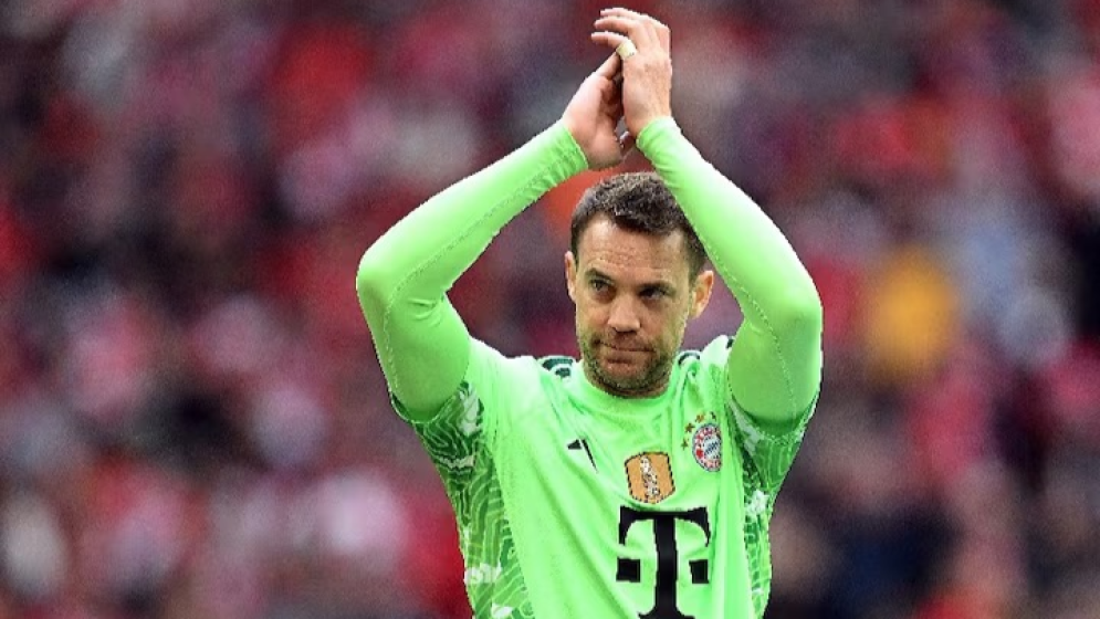 Neuer keeps mum on potential Germany return for WC