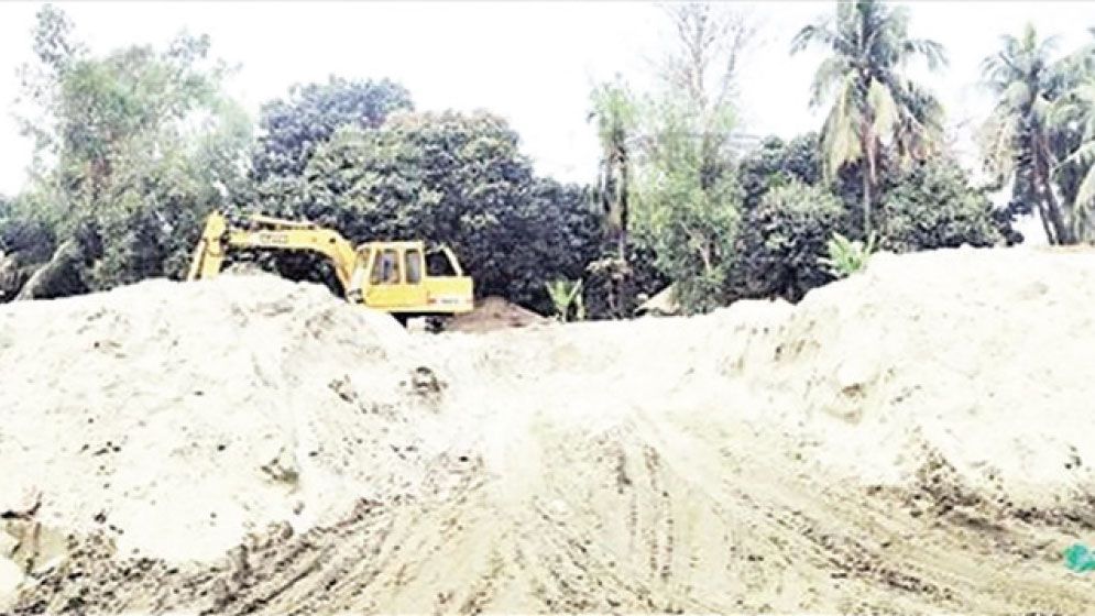 Illegal soil extraction runs unchecked in Jashore’s Jhikargachha