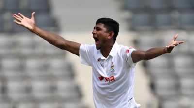 Bangladesh seize control as Pakistan reach tea on 200/5 in Sylhet chase