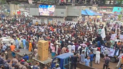 People block Mirpur-10 roundabout demanding ‘death’ for Ramisa’s rapist