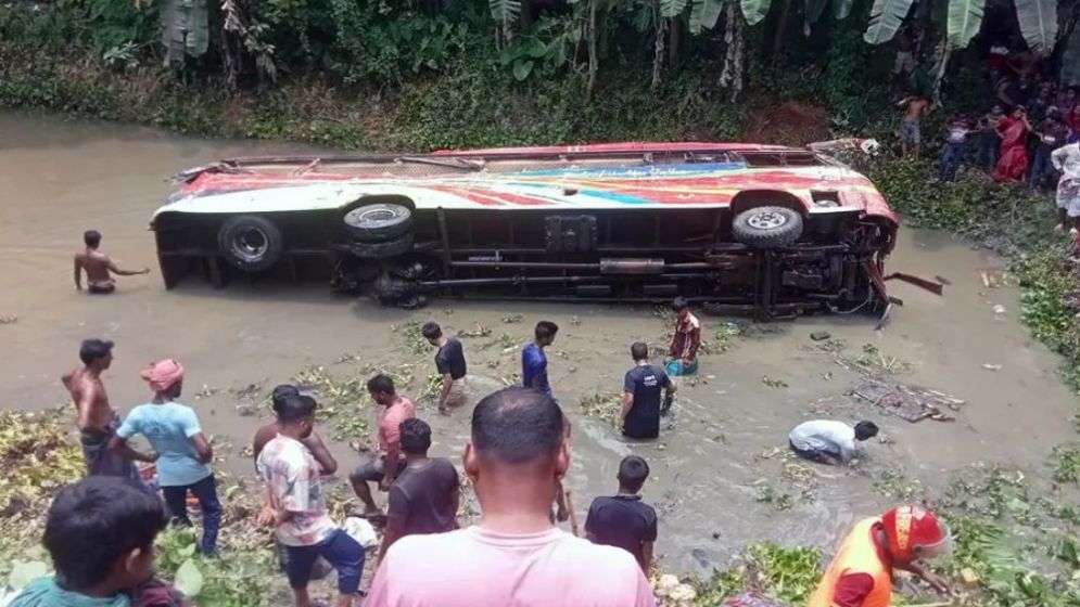 Three killed, several injured in Kushtia bus-truck collision