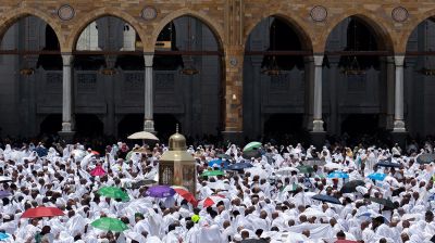 Saudi warns Hajj pilgrims of dust storms and extreme heat