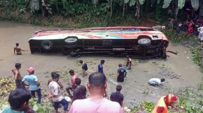 Three killed, several injured in Kushtia bus-truck collision