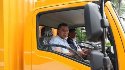 Prime Minister visits sports and EV vehicle exhibition