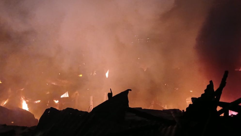 Fire breaks out at Kalshi slum in Pallabi