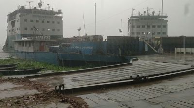Ferry services halted on Paturia-Daulatdia and Aricha-Kazirhat routes