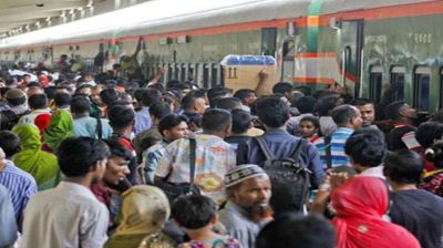 Homebound rush swells at Kamalapur Railway Station