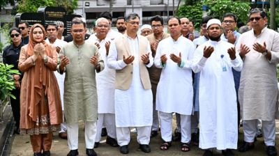 PM offers prayers at graves of army officers