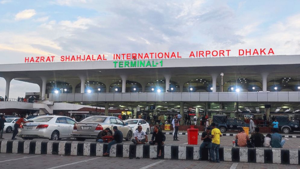 First return Hajj flight lands at Dhaka airport