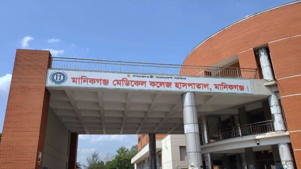 Man hacks sister-in-law, nephew to death in Manikganj