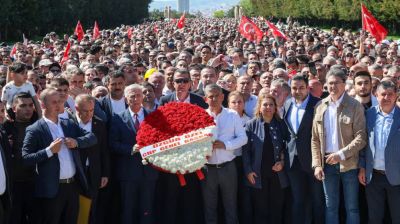 Ousted Turkish opposition leader Ozel draws thousands in Ankara protest