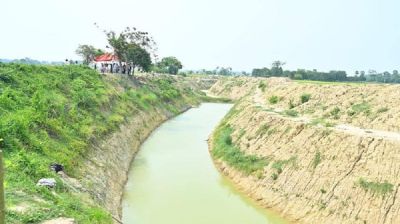 DC inspects canal re-excavation activities in Rajshahi’s Tanore upazila