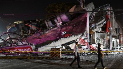 Major quake off Philippines kills at least 35
