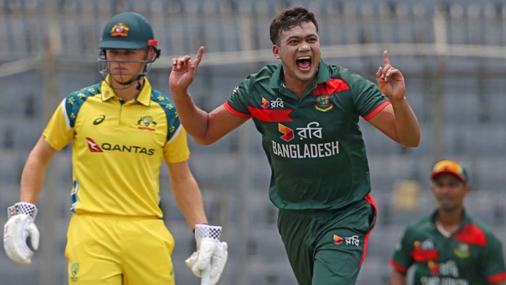Australia lose 3 wickets without scoring a run