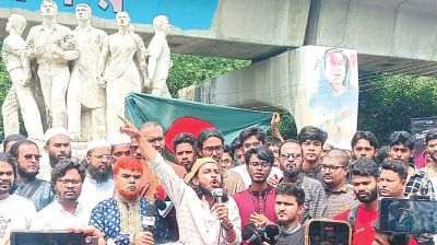 Inqilab Moncho stages protest at DU demanding justice for Hadi’s murder