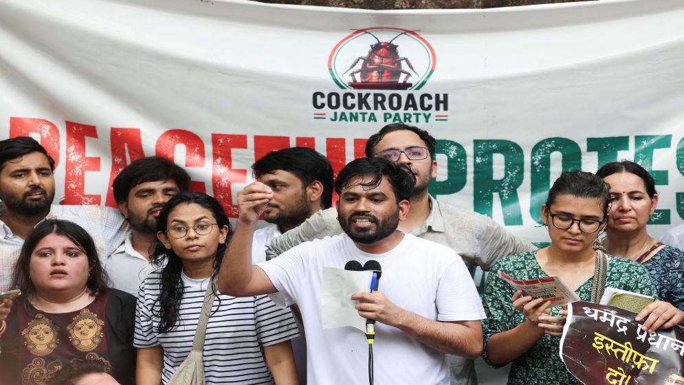 India ‘Cockroach Party’ leader slapped repeatedly by ‘unknown men’ at protest