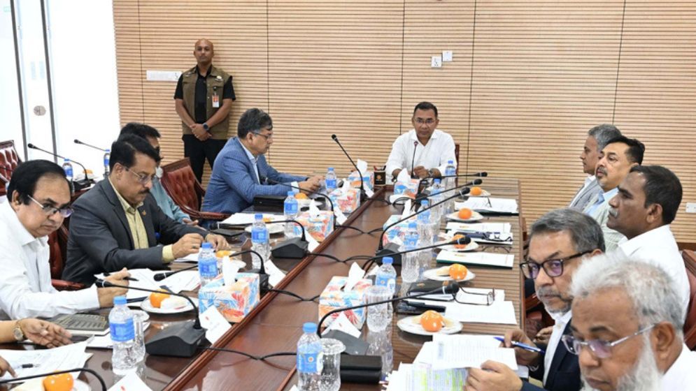 PM chairs meeting on easing traffic congestion, modernising traffic management