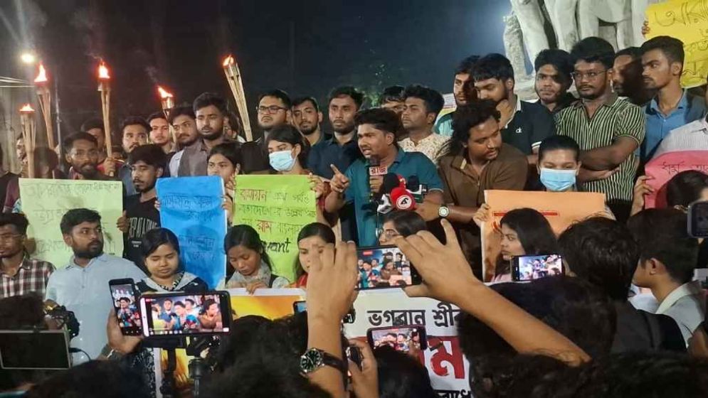 DU students protest shoe-throwing at Sri Ramchandra image in Gaibandha