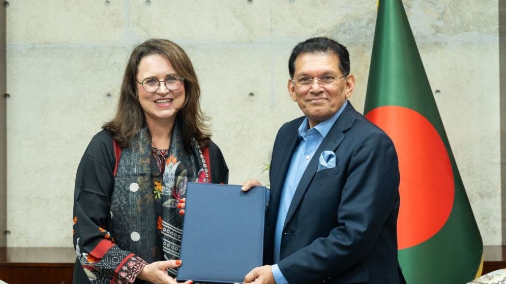 New IOM Bangladesh chief presents credentials to FM
