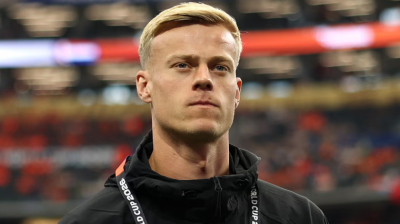 Spurs sign Dutch defender Van Hecke from Brighton