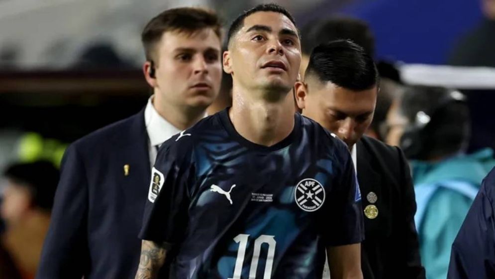 Why did Paraguay’s Miguel Almiron get a red card against Turkiye at the 2026 World Cup?