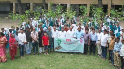 Bashundhara Tissue, Shuvosangho distribute saplings among students in Chuadanga